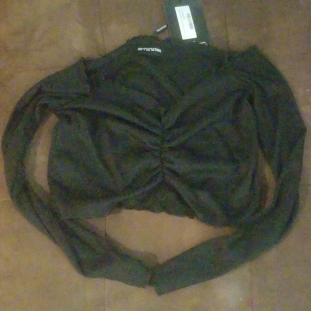 PRETTY LITTLE THING CROP TOP
